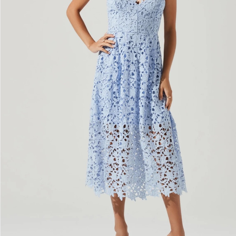 ASTR The label-  LACE A LINE MIDI DRESS